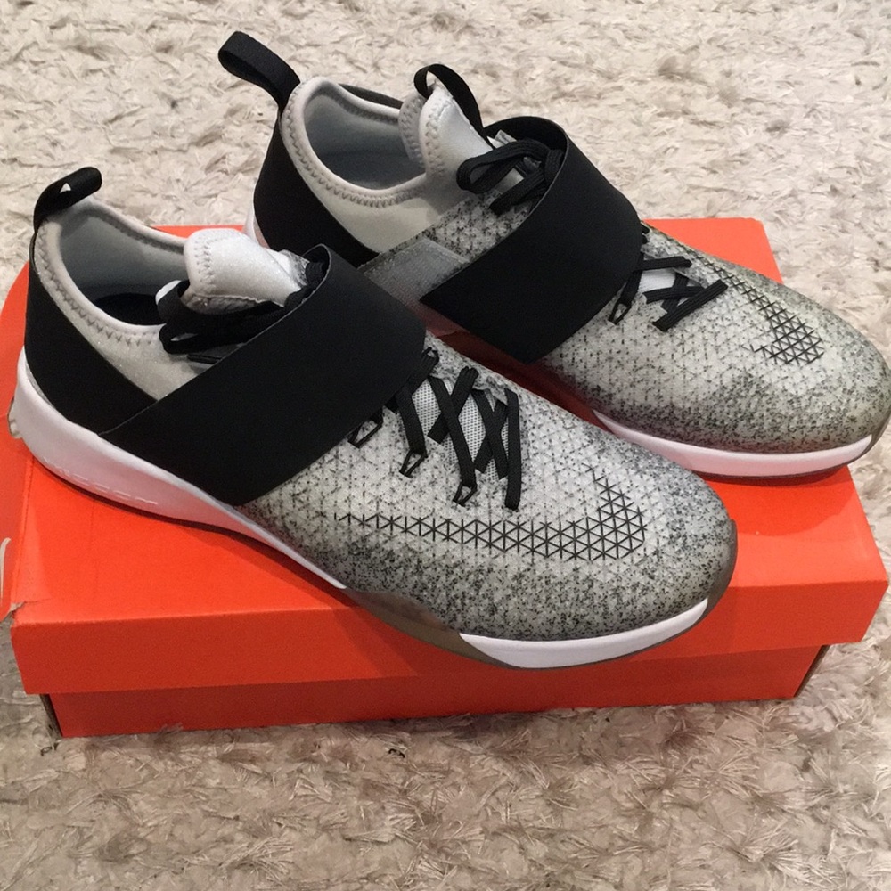 Brand New NIKE ZOOM Training Shoes - Size 9.5 🔥